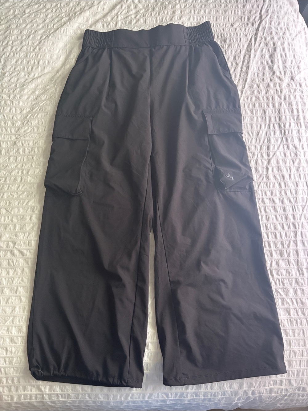 LIKE NEW - Joylab Black Wide Leg Cropped Cargo Pants - M
